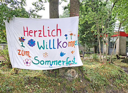 Kita Talstraße - selbstgemaltes Schild für das Sommerfest