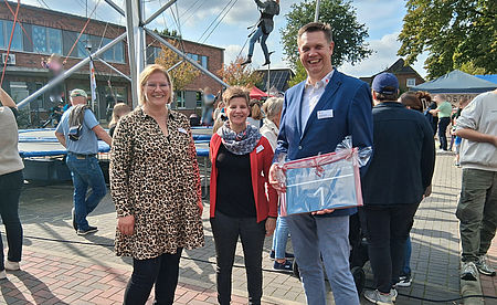 Stellvertr. Kita-Leiterin Ann-Christin Salle, Leiterin Andrea Wohlfeil und DRK-Kreisverbandsvorstand Ulf Kienast