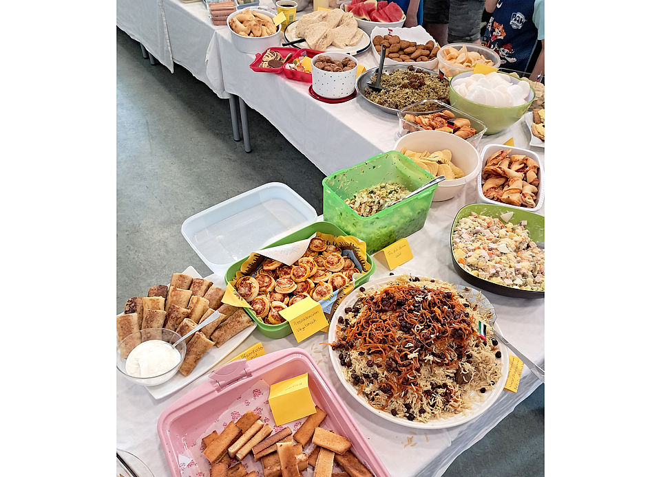 Buffet mit Essen aus aller Welt