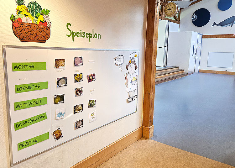Speiseplan an der Wand der Kita Elmshorn Turnstraße